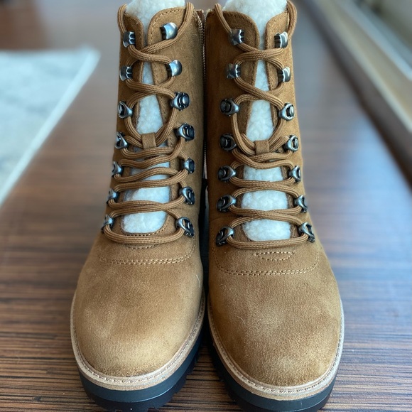 Fur-Tongue Hiking Boots - Picture 3 of 5